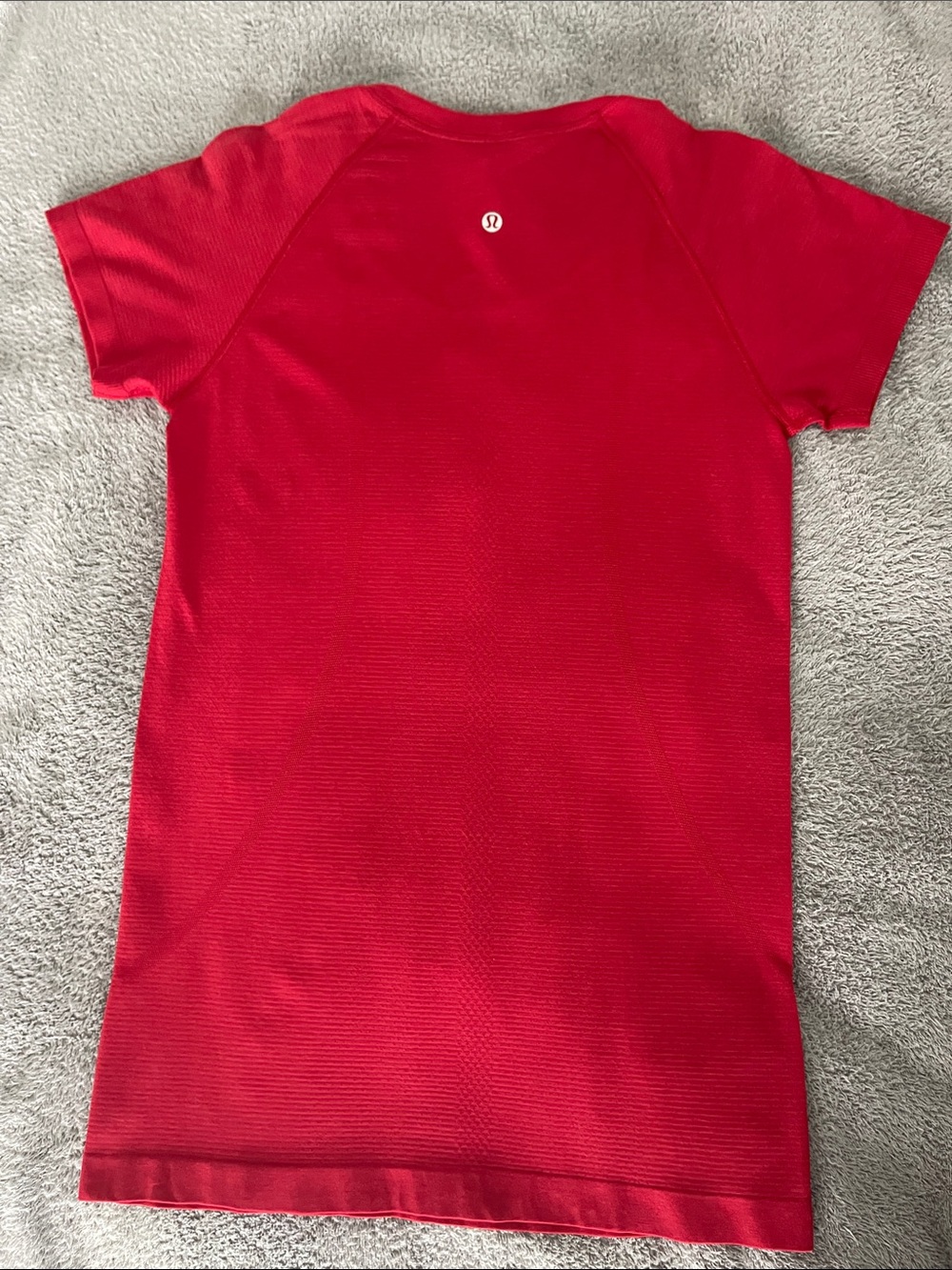 lululemon athletica  women’s Red Short Sleeve Performance Tee - Picture 2 of 2